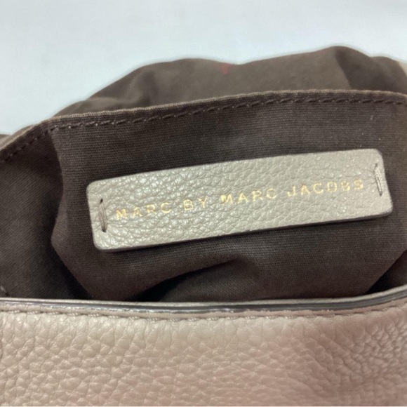 Marc by Marc Jacobs Pebbled Leather Shoulder Bag – Beige
-Open to Offers - Picture 4 of 8